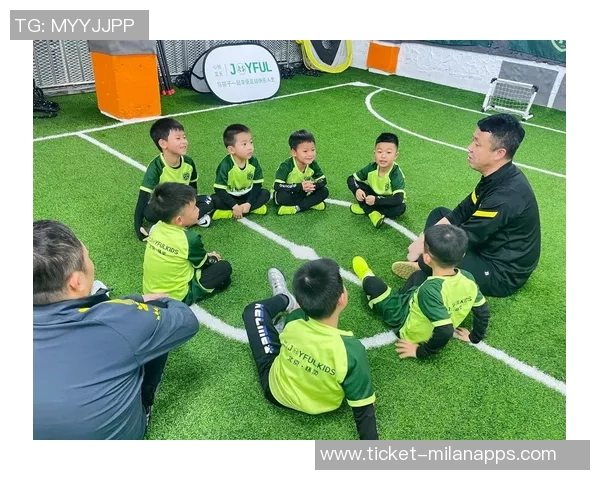 少儿足球训练方法探讨提升孩子运动能力与团队合作精神的有效策略